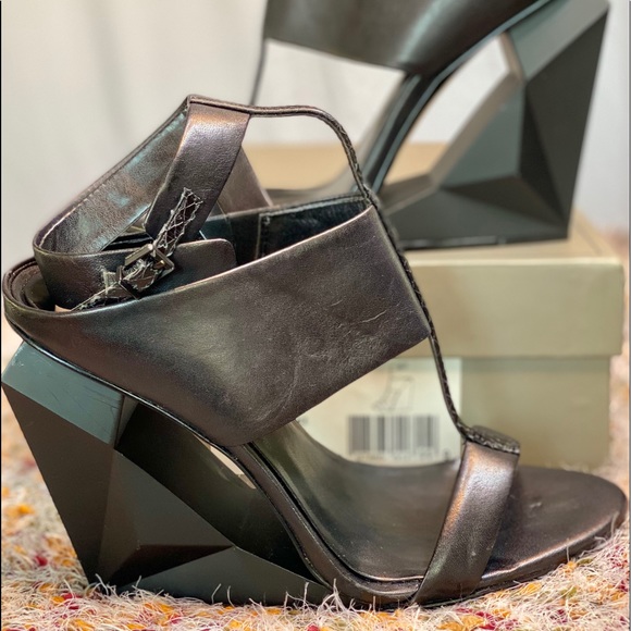 BCBGMaxAzria Black Vachetta Wedge heel - Picture 3 of 6